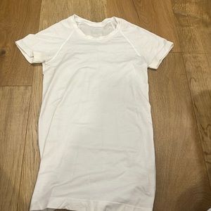 LULULEMON White Shirt Size 2